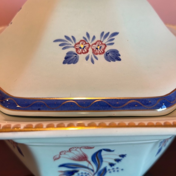 Calyx Ware Adams Member of the Wedgewood Group Light Blue Tureen with the Lid - Picture 7 of 8